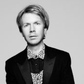 Beck: Ascolta “Dear Life”, il nuovo singolo
