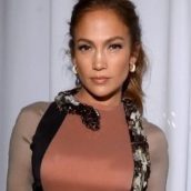 Jennifer Lopez: E’ uscito “Dinero”, il nuovo singolo feat. DJ Khaled & Cardi B