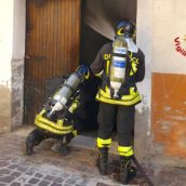 Montefalcione, fiamme in un deposito: nessun ferito