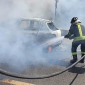 Auto in transito in fiamme a Monteforte Irpino: paura per una famiglia napoletana