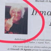 Rimini: la defunta fa il dito medio e il manifesto funebre diventa virale sul web