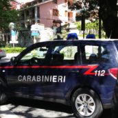 In giro di sera con ascia e roncola: 40enne denunciato dai Carabinieri di Mercogliano