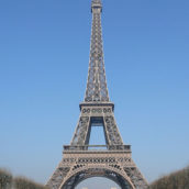 Coprifuoco in Francia dalle 21 alle 6: multa per chi esce a Parigi e in altre 8 città