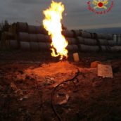 VIDEO/ Scavano un pozzo artesiano e trovano il fuoco: è successo a Lioni