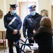 Sant’Angelo dei Lombardi, anziana sola in casa chiede aiuto e chiama i Carabinieri
