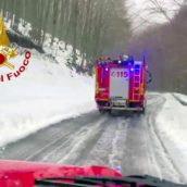 Montella, tre giovani bloccati nella neve: salvati dai caschi rossi