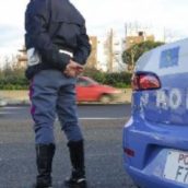 Benevento, clandestino viaggiava nascosto sotto al camion: fermato sul raccordo autostradale