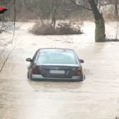Lioni, anziana automobilista perde l’orientamento e si ritrova nelle acque dell’Ofanto: intervento dei Carabinieri