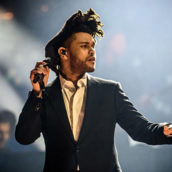 The Weeknd: “Blinding Lights” vince il premio per la canzone più ascoltata in formato digitale nel 2020