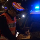 Calabritto, perde il controllo dell’auto e finisce fuori strada: denunciata dai Carabinieri per rifiuto al test alcoolemico