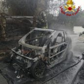 Pianodardine, incendio per un’autovettura in transito: nessuna conseguenza per il conducente del veicolo