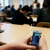Cellulari vietati a scuola: la circolare del Ministero