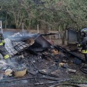 Baracca di legno e lamiere distrutta in un incendio: intervengono i Vigili del Fuoco