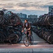 Ad Amsterdam il record verde: le biciclette vanno più veloci delle auto