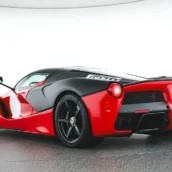 Ferrari che non supera i 48km/h e non può circolare: è realtà