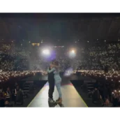 Ultimo presto papà, Jacqueline Luna mostra il pancino sul palco dell’Olimpico