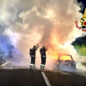 Incendio su A16: Auto in fiamme a Baiano, giovane conducente illeso