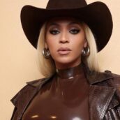 Beyoncé, il papà accusa: “Snobbata dai Country Music Awards perché nera”