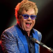 Elton John, “Ho la vista limitata da un occhio, ma sto guarendo”