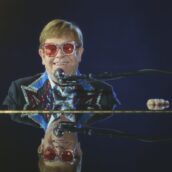 “Elton John: Never Too Late”: il successo, le sfide, la famiglia di un’icona pop