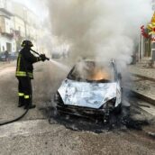 Calitri, in fiamme auto in sosta: intervengono i Vigili del Fuoco