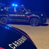 Vedono i Carabinieri, abbandonano l’auto e scappano: si indaga