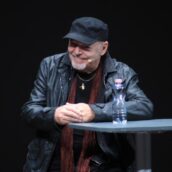 Libri, Vasco Rossi pubblica “Vivere”. Note, pensieri e parole del rocker