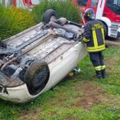 Grottaminarda, auto si ribalta sulla SS 90: 21enne salvata dai Vigili del Fuoco