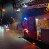 Solofra, la galleria Monte Pergola perde pezzi: traffico bloccato