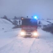 Neve e ghiaccio nell’area fortorina, auto in difficoltà e Vigili del Fuoco al lavoro