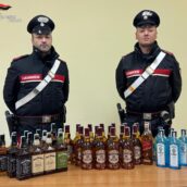 Sequestrate 36 bottiglie di alcool: carabinieri denunciano due persone