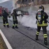 Incendio autobus a Mugnano del Cardinale: intervento dei Vigili del Fuoco di Avellino